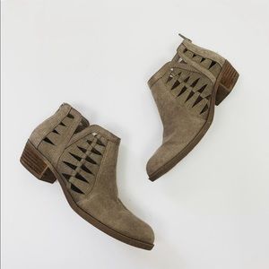 Carlos Santana Bayley Tan Ankle Booties